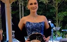 Luna Maya Tampil Memukau di Resepsi Pernikahan Kedua, Tampil Anggun dengan Gaun Lukisan Sang Ayah Uut Bambang Sugeng