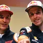 Marc dan Alex Marquez. Marc Marquez, 29 tahun, 4 tahun lebih tua dari Alex Marquez. Marc Marquez telah mengoleksi 6 gelar dunia MotoGP, 1 gelar Moto2 dan 1 gelar kelas 125cc sejak debut pada 2008. Alex Marquez masing-masing meraih 1 gelar Moto2 dan Moto3 sejak debut pada 2012. (AFP/Gabriel Bouys)