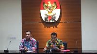 Ketua KPK Firli Bahuri menyampaikan perkembangan penanganan kasus suap caleg PDIP Harun Masiku kepada komisioner KPU Wahyu Setiawan di Gedung KPK, Jumat (17/1/2020). (Radityo Priyasmoro/Liputan6.com).
