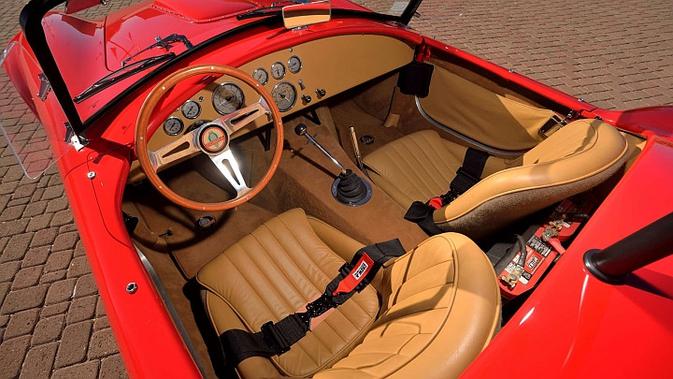Shelby 427 Cobra CSX1010 FAM 1965 milik Paul Walker punya keistimewaan khusus selain hanya diproduksi 2 unit di dunia. (carscoops)