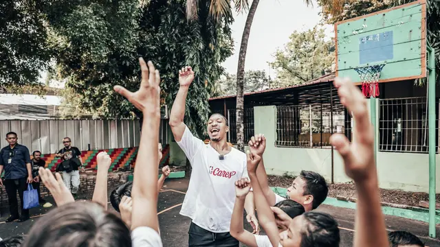 Marques Bolden dan Grant Williams Latih 40 Anak Muda Indonesia di Klinik NBA Cares