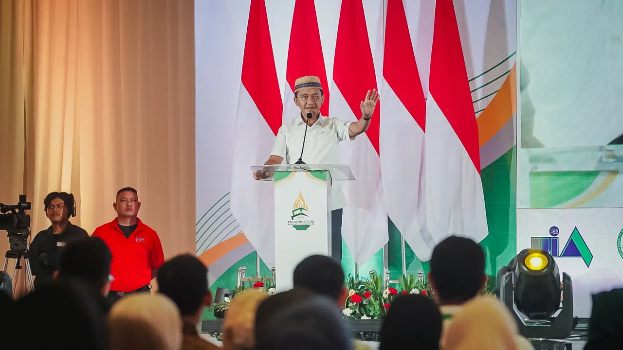 Menteri Investasi/BKPM Bahlil Lahadalia menyampaikan, saat ini pemerintah Indonesia juga tengah mendorong PTFI untuk membangun smelter di Timika, Papua Tengah dekat dengan tambang Freeport.