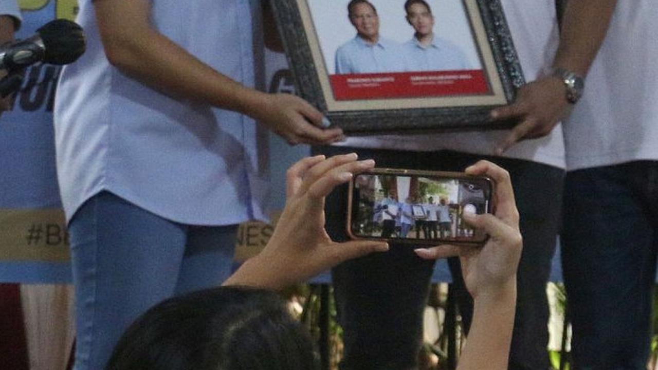 Di tempat yang sama, Ketua Relawan Paten Hakam Yunus mengutarakan beberapa alasan mereka mendukung pasangan Prabowo-Gibran.<br>(Foto merdeka.com / Arie Basuki)<br>