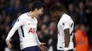 Pemain Tottenham Hotspur, Son Heung-Min dan Serge Aurier, melakukan selebrasi usai mencetak gol ke gawang AFC Bournemouth pada laga Preimer League di Stadion Vitality, Minggu (11/3/2018). AFC Bournemouth takluk 1-4 dari Tottenham Hotspur. (AP/John Walton)