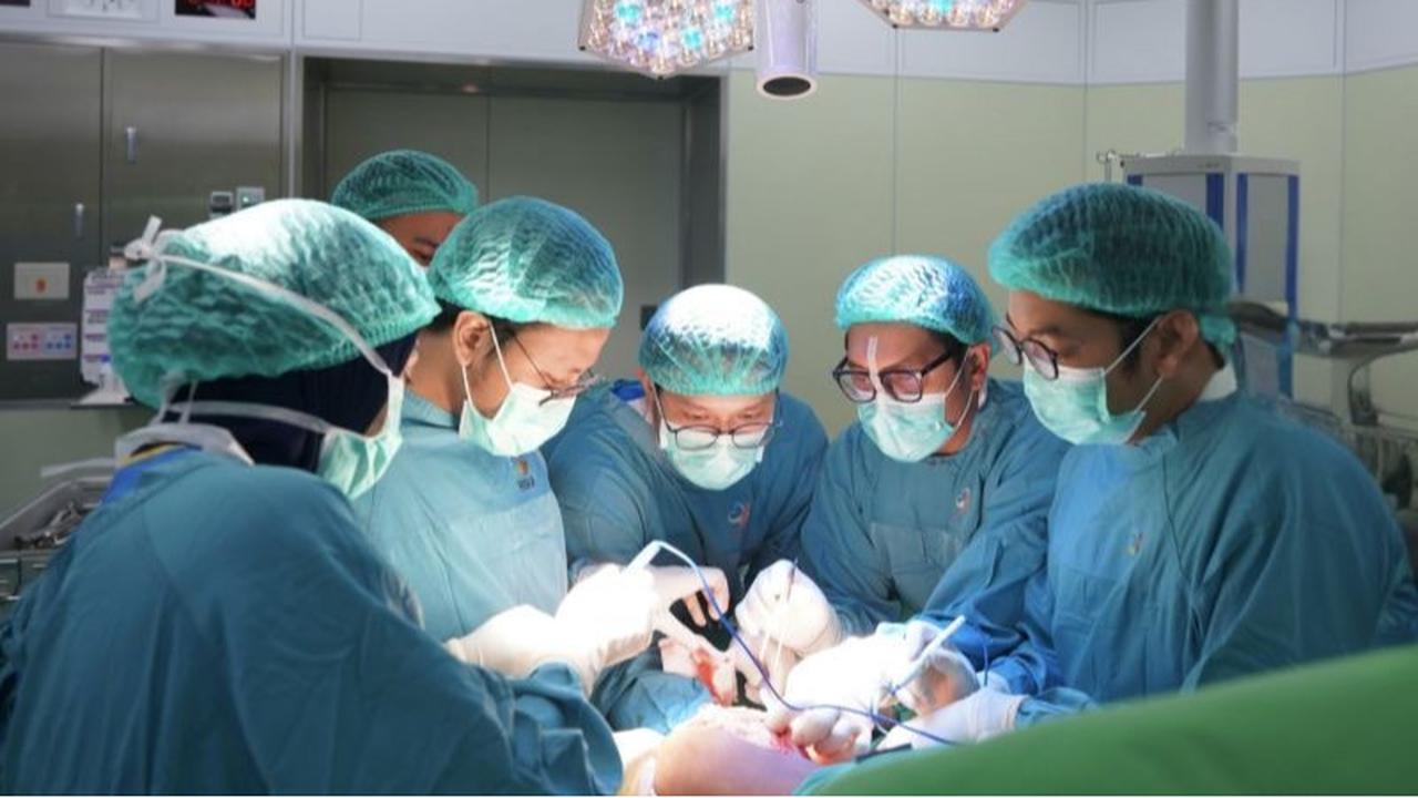 RSUI Sukses Lakukan Operasi Perdana Pengangkatan Tumor Megaprosthesis