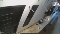 Pria di Lampung Diam-Diam Rekam Tetangga Mandi, Gerak-geriknya Tertangkap CCTV