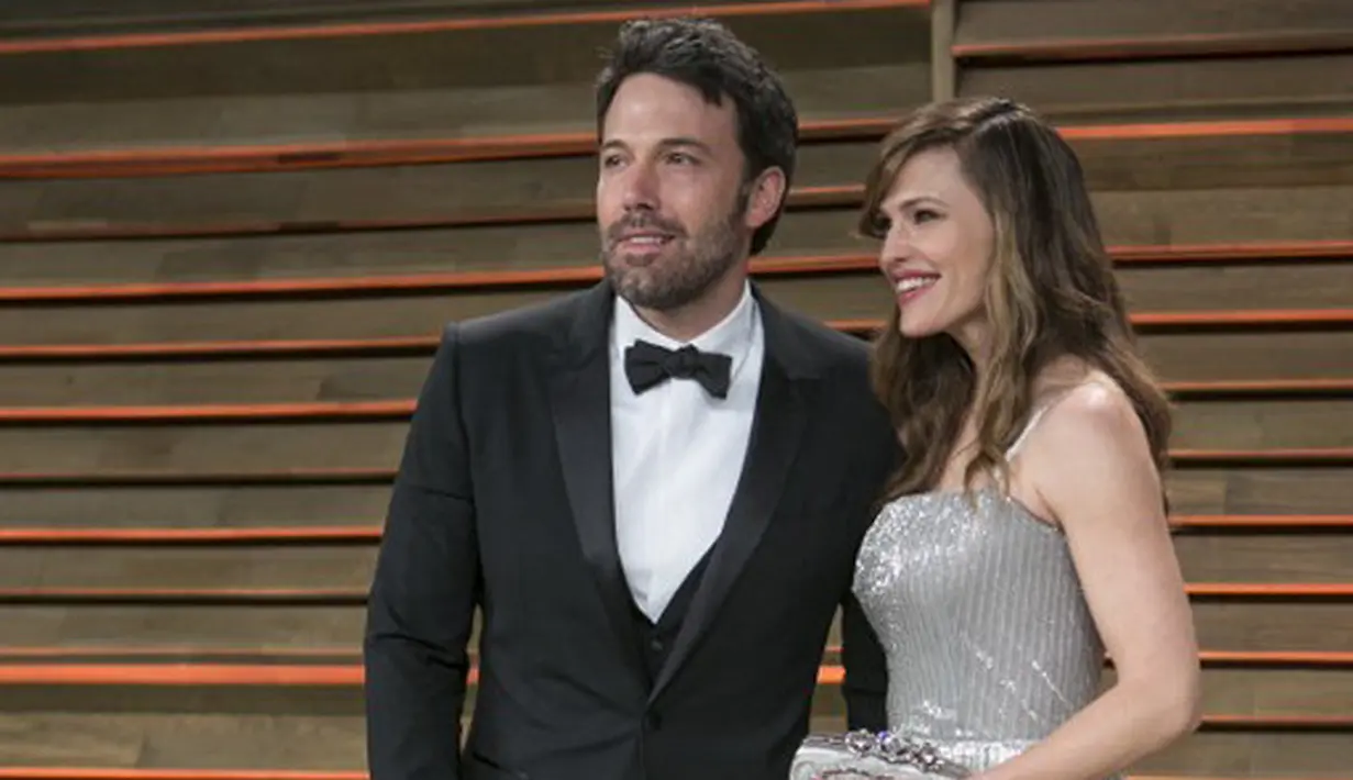 “Mereka saling mencintai satu sama lain,” ucap sumber. “Mereka juga sangat, sangat mencintai anak-anak mereka dan begitu juga anak-anak yang mencintai orang tuanya,” ucap sumber. (AFP/Bintang.com)