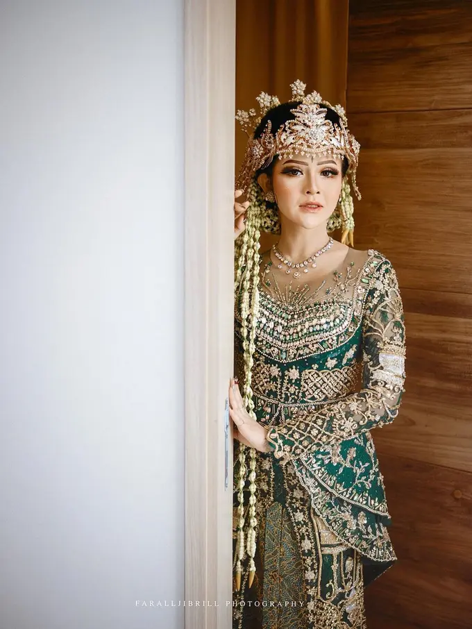 8 Penampilan Anggun Bella Bonita Istri Denny Caknan Pakai Siger Sunda di Acara Ngunduh Mantu