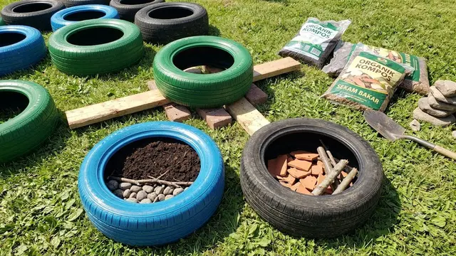 Cara Membuat Kebun Organik dari Ban Mobil Bekas