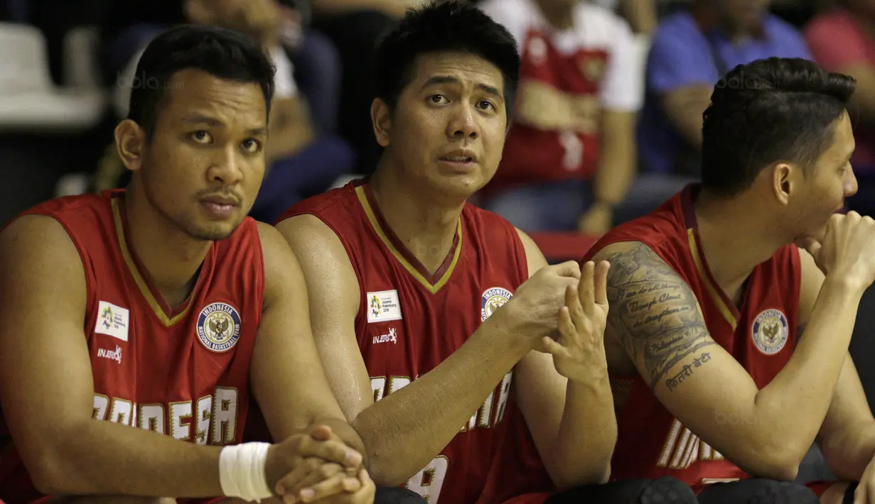 Avan Seputra (tengah) pada laga penyisihan cabang bola basket Grup A antara India vs Indonesia pada turnamen invitasi sebagai ajang test event Asian Games 2018 di Hall Basket Senayan Jumat (9/2/2018) (Bola.com/Peksi Cahyo)