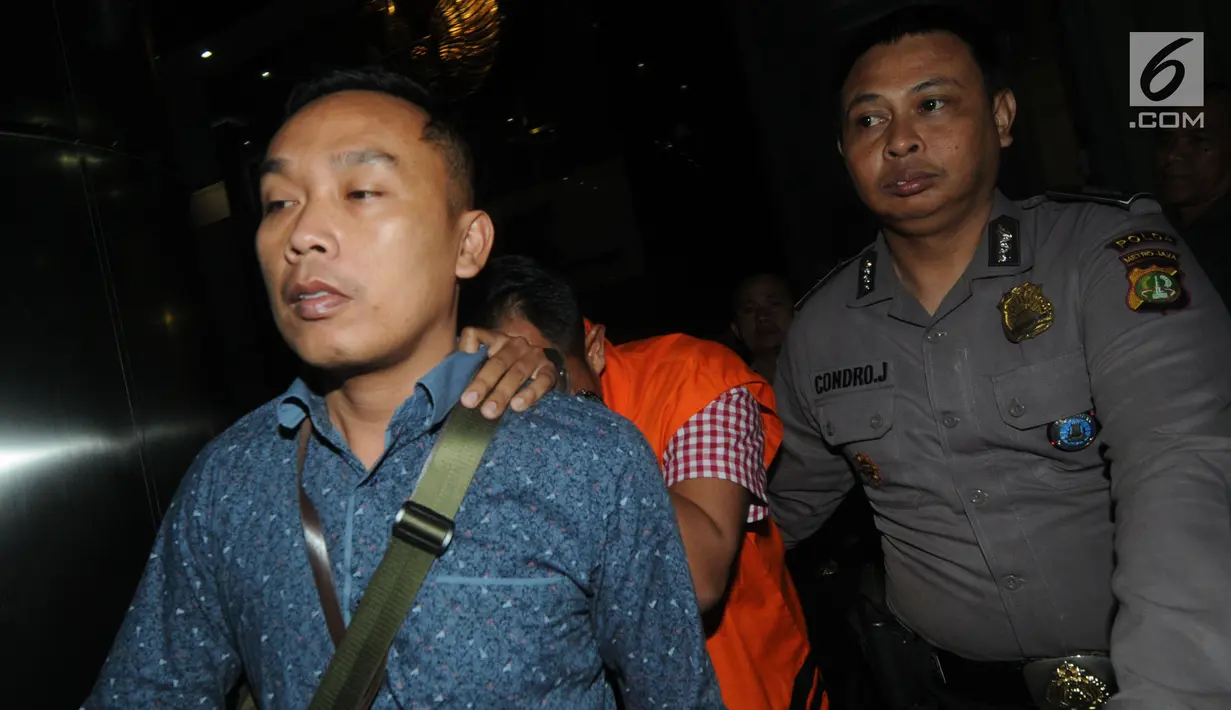 Direktur PT Navy Arsa Sejahtera, Mujib Mustoda penyuap Dirut Perum Perindo, Risyanto Suanda usai menjalani pemeriksaan terkait kasus suap izin kuota impor jenis ikan frozen pacific mackerel atau ikan salem di Gedung KPK, Jakarta, Rabu (25/09/2019). (merdeka.com/Dwi Narwoko)