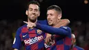 Barcelona tertarik memboyong Clement Lenglet (kanan) setelah mampu tampil impresif di lini pertahanan Sevila. Blaugrana tercatat menghabiskan dana sebesar 35,9 juta euro untuk mendatangkan pemain berkebangsaan Prancis tersebut pada musim panas 2018 lalu. (AFP/Josep Lago)