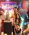 Ditengah kesibukannya, Arumi Bachsin tak lantas melupakan ulang tahun sang suami, Emil Elestianto Dardak. Berikut beberapa momen sederhana Arumi memberikan kejutan di ulang tahun sang suami yang telah memberikan tiga orang anak. [Instagram/arumibachsin_94]