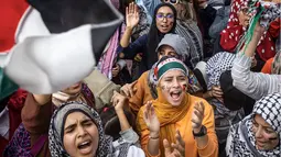 Ribuan pengunjuk rasa turun ke jalan di beberapa ibu kota Timur Tengah untuk mendukung warga Palestina di tengah serangan udara Israel di Gaza sebagai pembalasan atas serangan mendadak Hamas pada 7 Oktober. (FADEL SENNA / AFP)