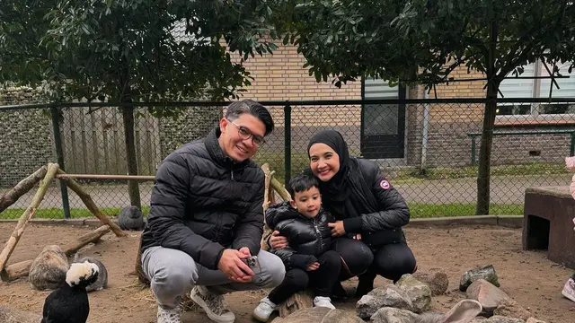 Gaya parenting artis (credit: instagram/zaskiasungkar15)