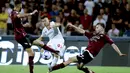 Pemain AS Roma Stephan El Shaarawy (tengah) mengontrol bola saat melawan Salernitana pada pertandingan sepak bola Serie A Italia di Stadion Arechi, Salerno, Italia, 14 Agustus 2022. AS Roma menang 1-0. (Alessandro Garofalo/LaPresse via AP)
