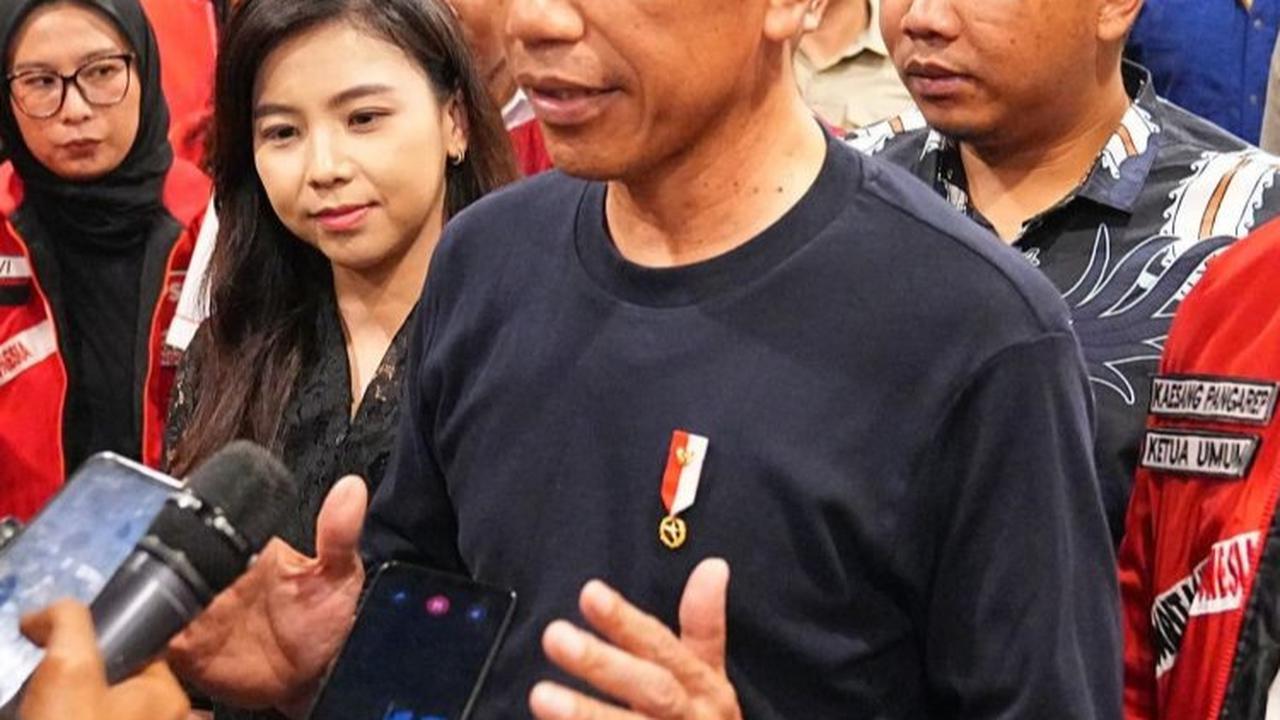 Jokowi Dikritik soal Pembagian Bansos, Bahlil: Jangan Batasi Presiden Dekat Dengan Rakyat