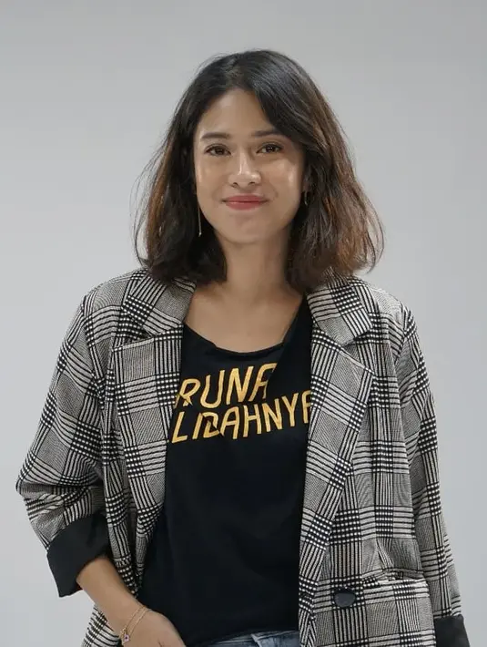 Kehadiran Dian pun langsung membuat para siswa histeris melihat kehadiran artis Ibu Kota tersebut.