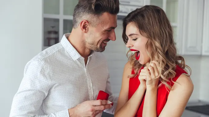 Berencana Meminang Pujaan Hati? Cincin Lamaran dan Beberapa Hal Ini Wajib Disiapkan