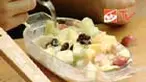 Bubur atau roti menjadi menu sarapan pagi yang paling digemari. Namun sesekali coba cicip sarapan fruity yoghurt. Menu sarapan dengan aneka buah ini sangat menyehatkan. "Kalau untuk sarapan sangat bagus sekali karena mengandung vitamin C," jelas chef Ntja