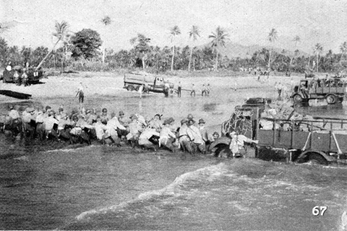Pasukan Jepang menyerbu Jawa yang dikuasai Belanda (Troppenmuseum / Wikimedia Commons)