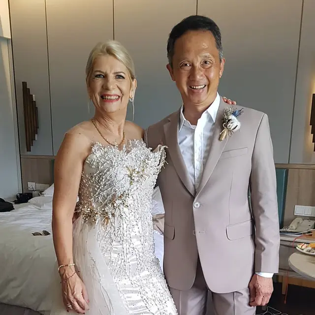 6 Potret Uschi Kurniawan Ibu Jennifer Bachdim dan Suami, 44 Tahun Menikah