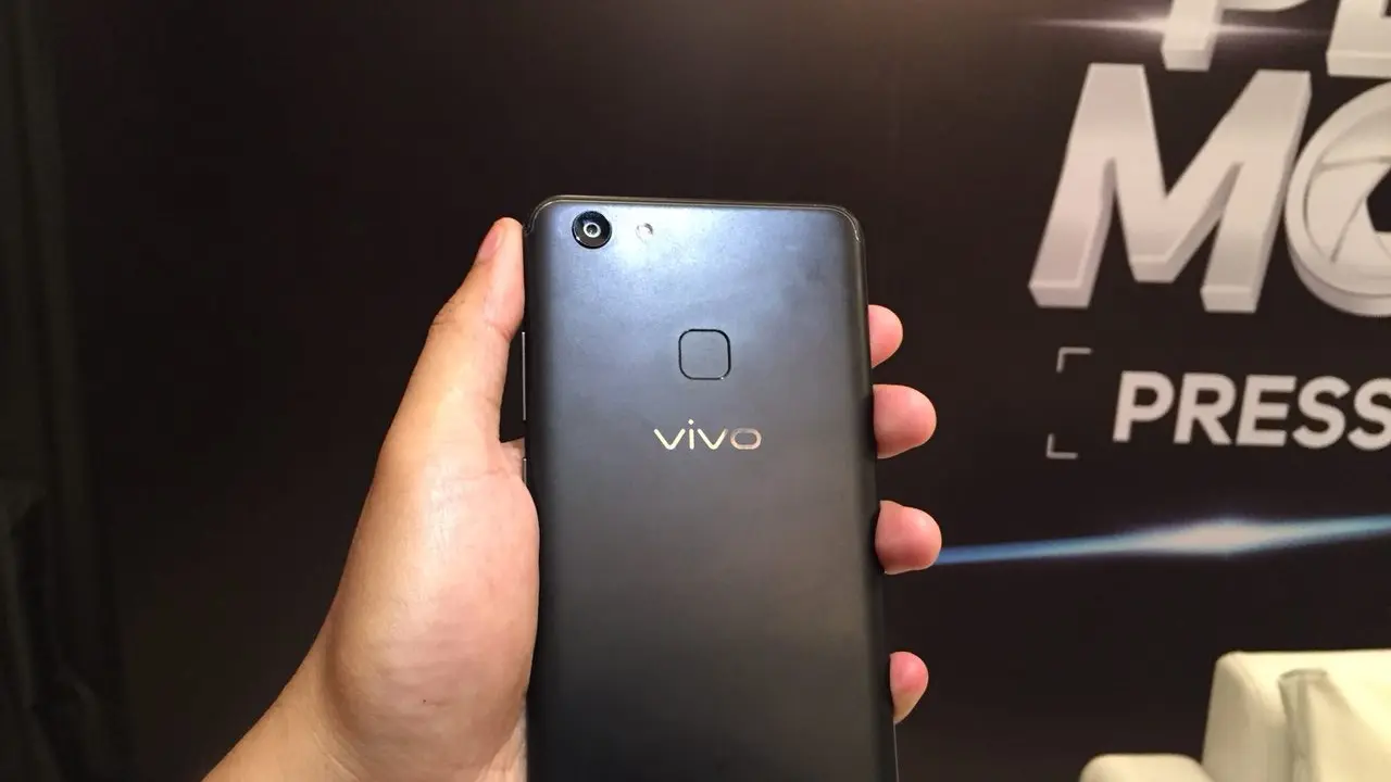 Vivo V7+