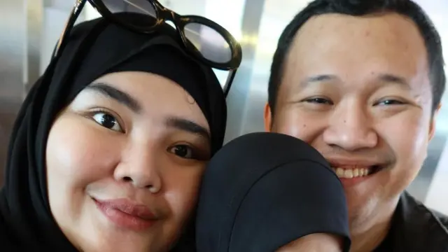 Rosa Meldianti Bagikan Potret Hangat Bersama Suami dan Anak Saat Umrah, Tahun Baru Penuh Syukur (credit: instagram.com/rosameldianti29).