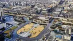Kendaraan melewati jalan yang sepi di Kota Xi'an, Provinsi Shaanxi, China, 26 Desember 2021. Xi'an yang berjarak sekitar 1.000 kilometer (600 mil) barat daya Beijing melaporkan lebih dari 300 kasus baru COVID-19 selama akhir pekan, meningkat tajam dari hari-hari sebelumnya. (Tao Ming/Xinhua via AP)