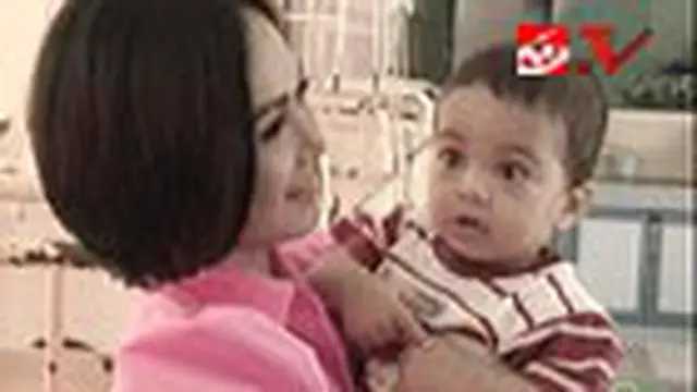 Yuni Shara Terharu Kunjungi Panti Asuhan