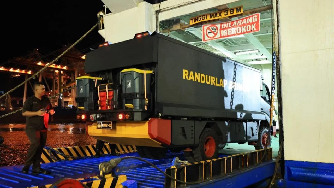 FOTO: Polri dan Pelni Kirim Personel dan Logistik ke Wilayah Bencana Sumatera