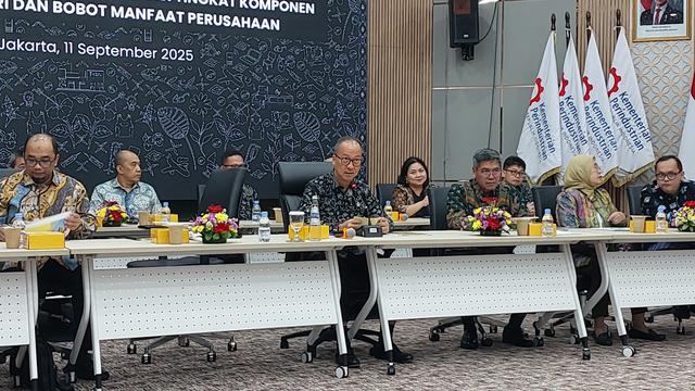 Menteri Perindustrian Agus Gumiwang Kartasasmita