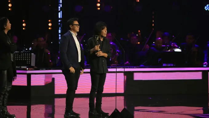 [Bintang] God Bless Dedikasikan Kemenangan di AMI Awards untuk Fans