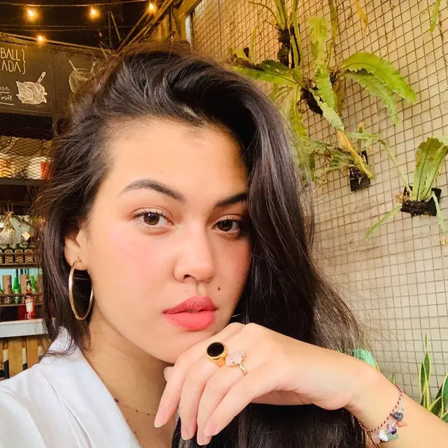 6 Pesona Rebecca Tamara, Sepupu Megan Domani yang Curi Perhatian