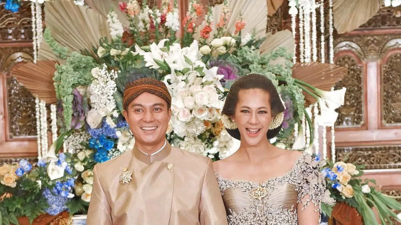 8 Potret Outfit Artis di Acara Mitoni, Aurel Hermansyah, Zaskia Gotik hingga Ria Ricis
