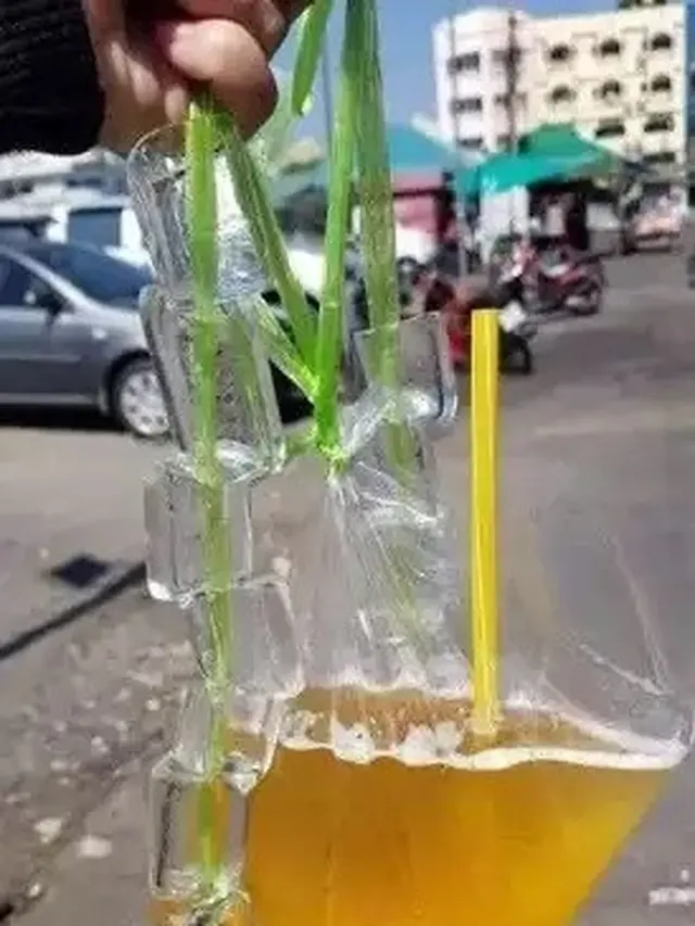 6 Lifehack Minum Es Teh di Plastik Ini Bikin Geleng Kepala