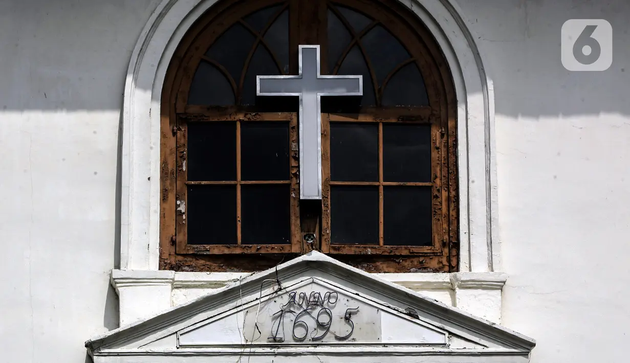 Suasana Gereja Sion yang berada di sudut Jalan Pangeran Jayakarta, Taman Sari, Jakarta Barat, Jumat (23/12/2022). Gereja Sion atau dikenal juga dengan nama Portygeesche Buintenkerk yang usianya mencapai 326 tahun. Namanya Gereja Portugis, bukan berati didirikan oleh orang Portugis, melainkan orang Belanda. Setelah Indonesia Merdeka, Portugreesche Buitenkerk berganti nama menjadi Gereja Portugis. (Liputan6.com/Johan Tallo)