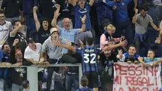 Gelandang Atalanta, Matteo Pessina berselebrasi usai mencetak gol ke gawang Young Boys pada pertandingan grup F Liga Champions di Stadion Gewiss di Bergamo, Italia, Kamis (30/9/2021). Atalanta menang tipis atas Young Boys dengan skor 1-0. (AP Photo/Luca Bruno)