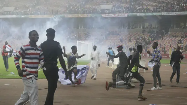 Foto: Suporter Mengamuk di dalam Stadion usai Nigeria Gagal Lolos ke Piala Dunia 2022