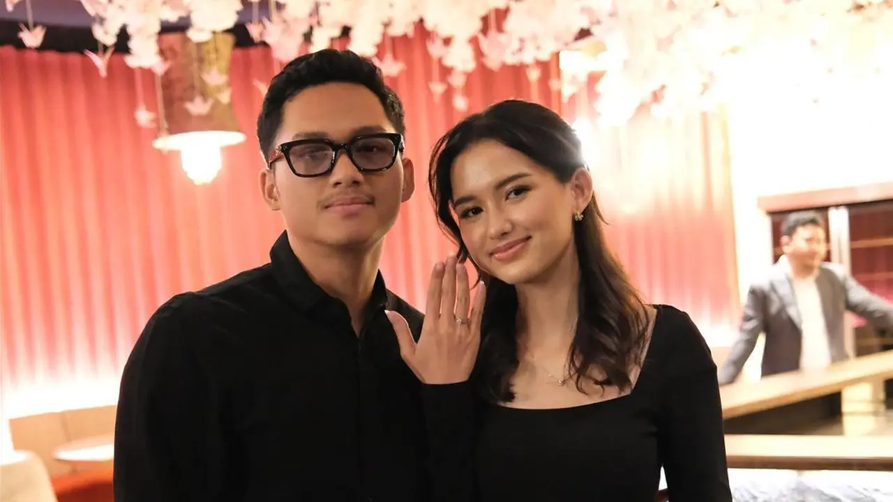 Azriel Hermansyah dan Sarah Menzel.