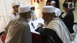 Suasana pernikahan anak narapidana terorisme (napiter) di Rumah Tahanan Polda Metro Jaya, Sabtu (14/5/2022). Dentasemen Khusus (Densus) 88 Polri bekerjasama dengan Satuan Perawatan Tahanan dan Barang Bukti (Sat Tahti) memfasilitasi pernikahan anak narapidana terorisme (napiter) Husein Hasny (Habib Husein). (Liputan6.com/Herman Zakharia)