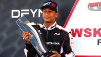 Qarrar Firhand Ukir Sejarah Jadi Pembalap Indonesia Pertama Puncaki Klasemen WSK Euro Series 2026