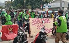 Situasi Terkini Mako Brimob Kwitang, Mitra Ojol Bertahan Desak Penabrak Affan Kurniawan Tanggung Jawab