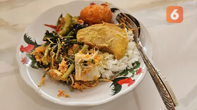 Ingin tetap sehat meski makan nasi putih? Gabungkan dengan lauk bergizi tinggi dan pilih makanan yang kaya serat untuk energi yang tahan lama dan gula darah yang terkontrol (Foto: Aditya Eka Prawira/Liputan6.com)