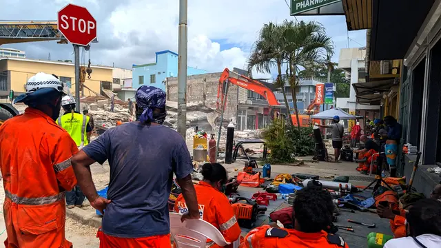Kerahkan Alat Berat, Tim Penyelamat Terus Cari Korban Gempa Vanuatu
