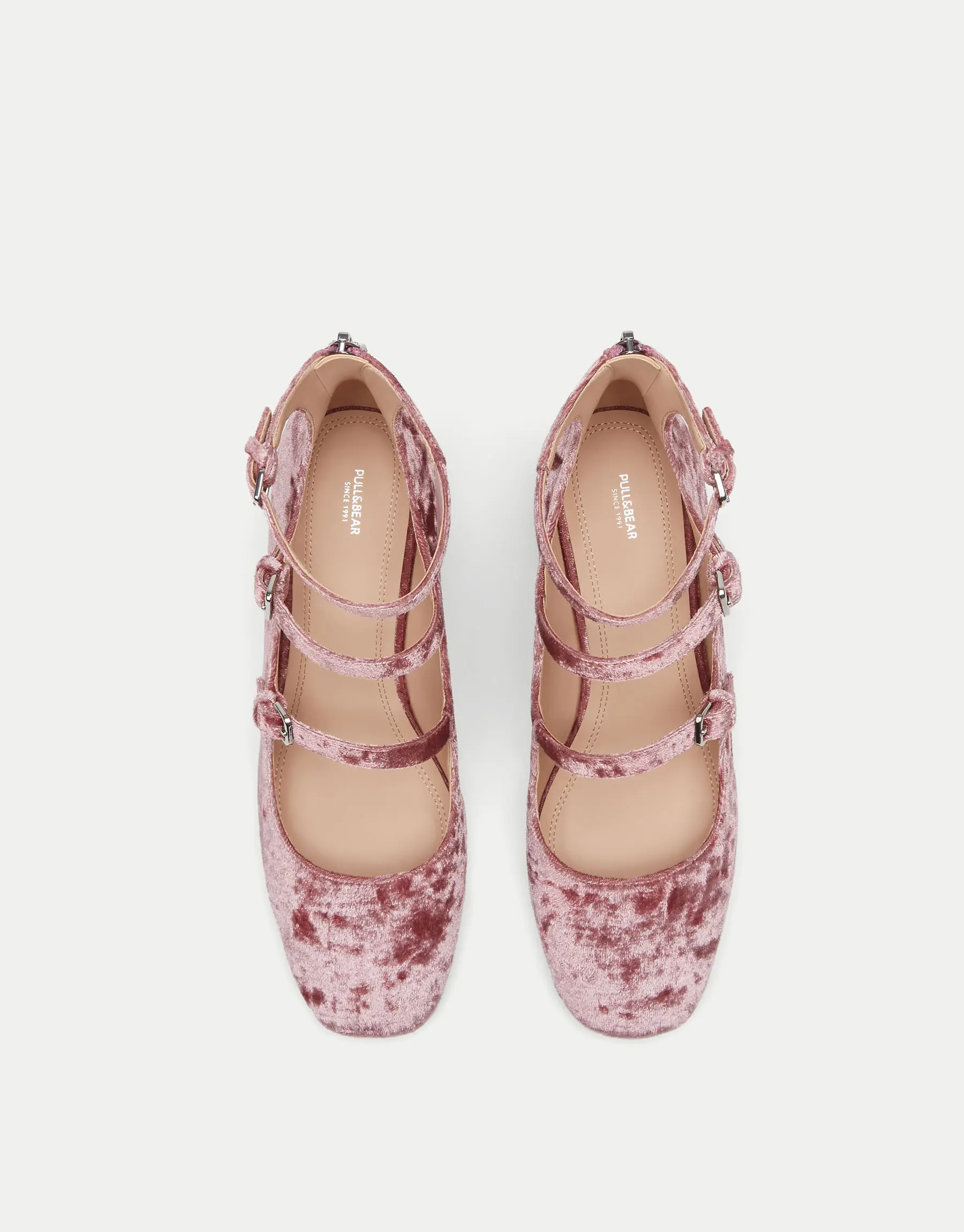 Velvet high heel shoes, Rp 699900. Pull&Bear