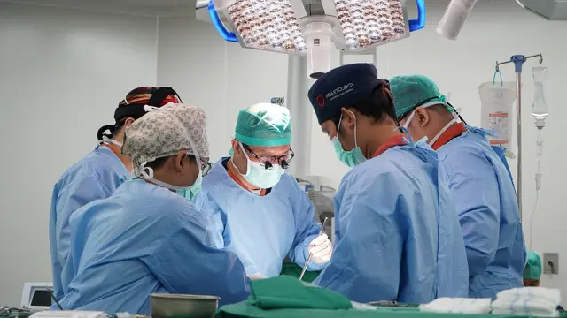 Penanganan diseksi aorta Stanford A, DeBakey I di Cardiovascular Hospital Jakarta.