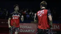 Ganda putra Indonesia, Marcus Gideon / Kevin Sanjaya, berhasil mengalahkan Li Jun Hui / Liu Yu Chen pada Indonesia Open 2019 di Istora Senayan, Sabtu (20/7). Marcus / Kevin menang 21-9 dan 21-13. (Bola.com/Vitalis Yogi Trisna)