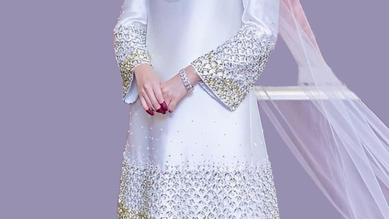 <b>Baju Kurung dengan Bahan Satin</b>