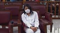 Ekspresi wajah Putri Candrawathi selama proses sidang berjalan terlihat beberapa kali menunjukkan perubahan. Mulai dari ekspresi datar hingga lemas.